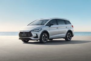 Test Drive BYD M6 DM di Makassar bersama Awi BYD Haka Karebosi