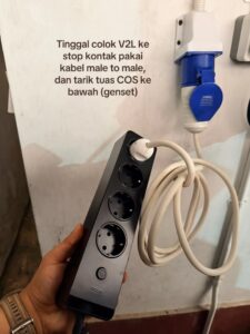 Terminal V2L BYD dicolok ke stop kontak COS pakai kabel male to male